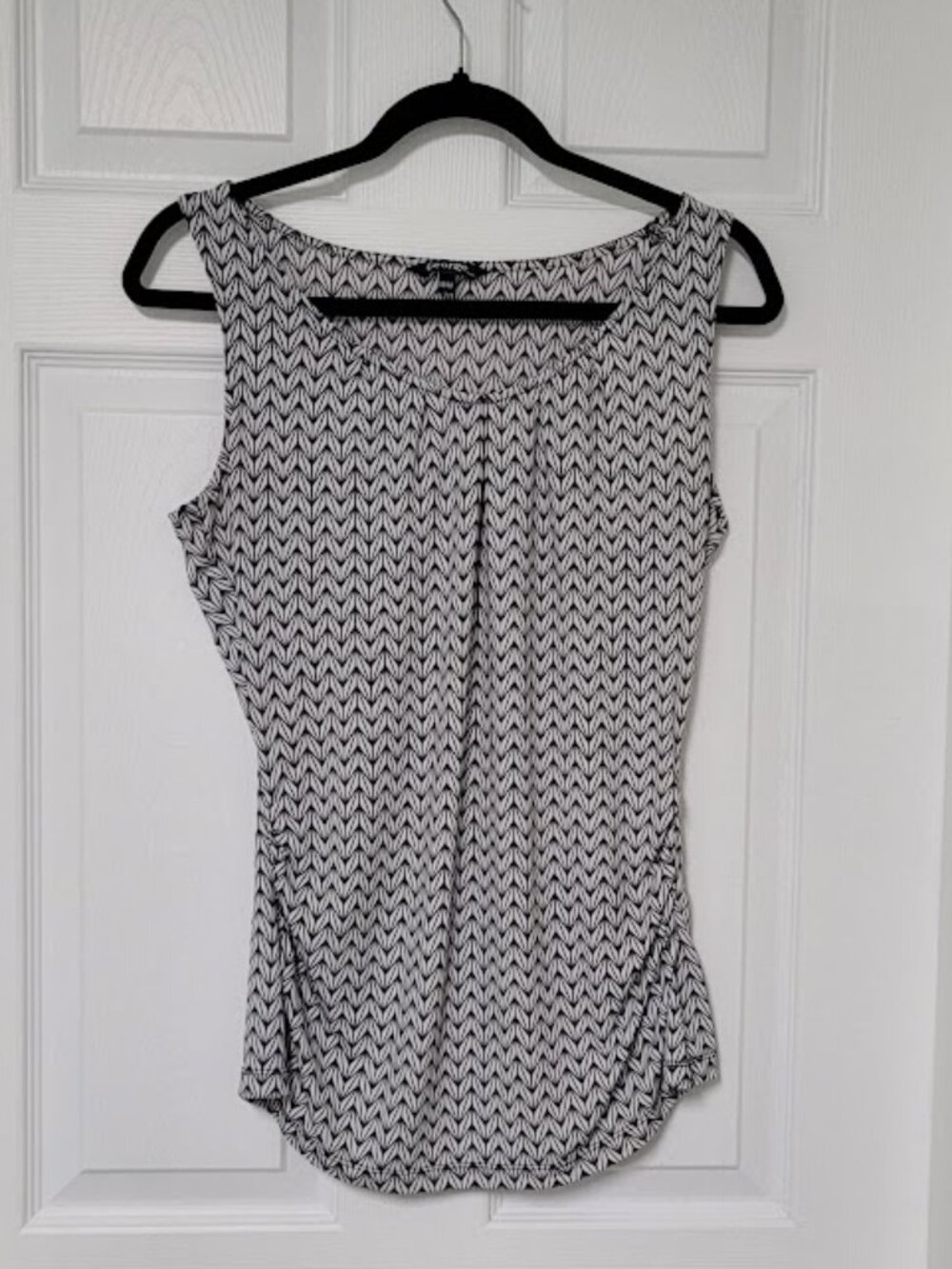 Women's Medium (Sm-Med too) Ruched Sleeveless Top/blouse black & white Geometric